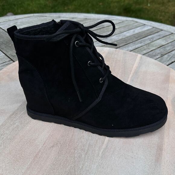 Cushionaire Kira Womens Size 9.5 Bootie Black Faux Suede Wedge Ankle Boots - Picture 1 of 13